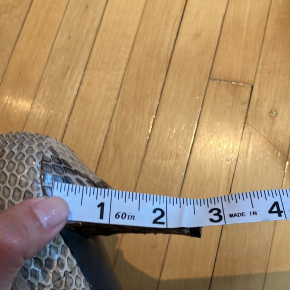 DKNYC snakeskin 2 1/2 inch heels. Size 7.5/38. Rubber soles - Picture 8 of 9